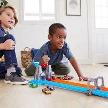 Автотрек гоночна траса Портативний ТРЕК GFH85 Hot Wheels "Подвійна петля". Хот Вілс