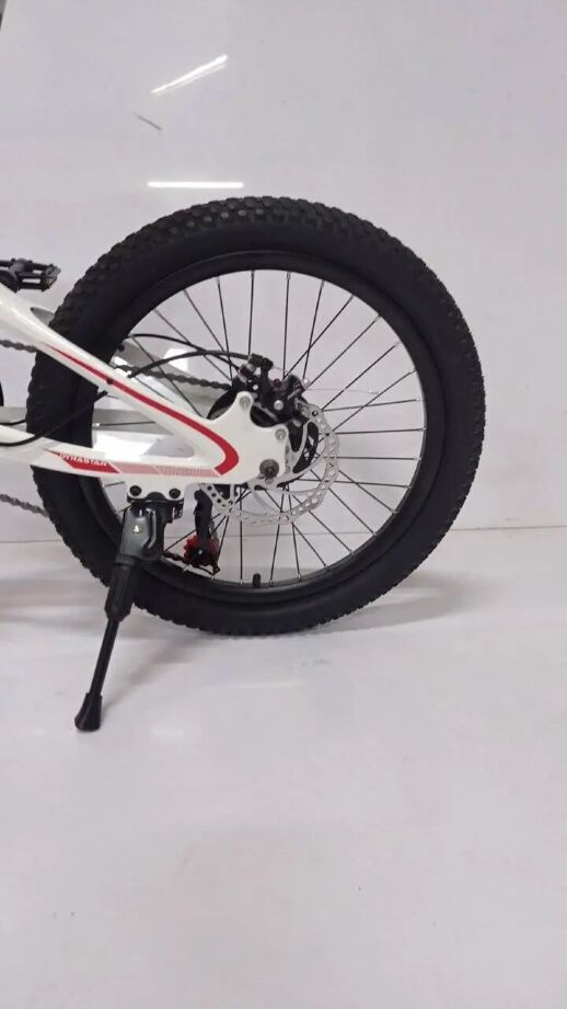 Гірський спортивний Магнезієвий велосипед Dyna M-1 колеса 20 дюймів / 7 швидкостей / Shimano / білий