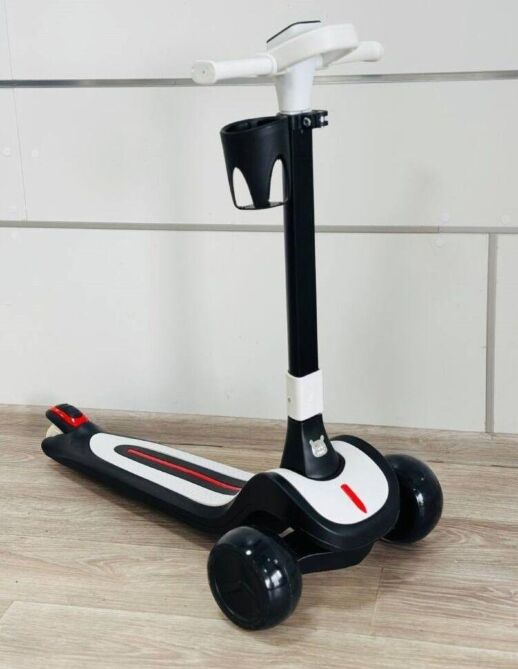 Дитячий триколісний самокат Maraton X1 складаний із підсклянником чорний