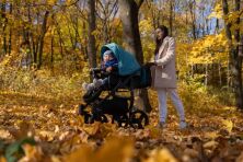 Універсальна всесезонна дитяча коляска 2в1 "Discovery" з сумкою дощовиком і сіткою / синя