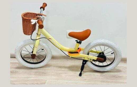 Дитячий біговел-велобіг Maraton Crussier STORY надувні колеса 16 дюймів з переднім кошиком молочний