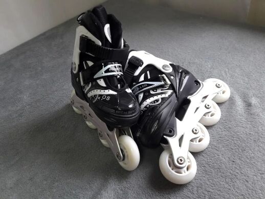 Ролики Дитячі Чорні — Білі розсувні Profi A 10077-S розмір (31-34)