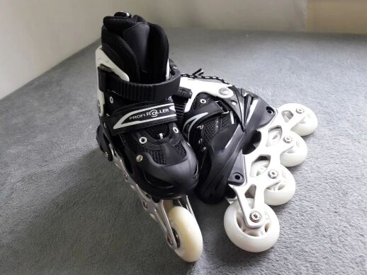 Ролики Дитячі Чорні — Білі розсувні Profi A 10078-S розмір (31-34)