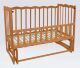 Дитяче ліжечко дерев'яна маятник з відкидним бортом 